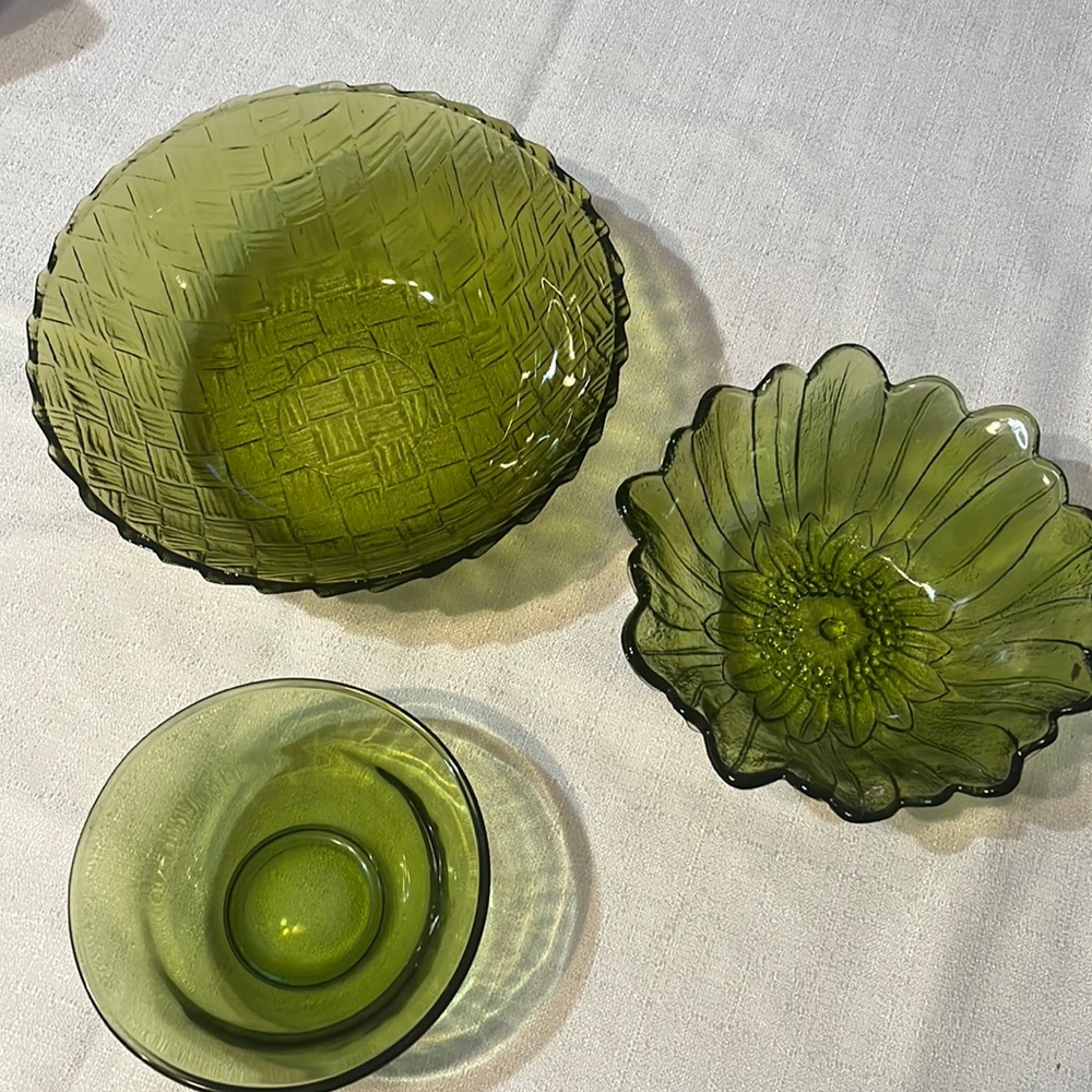 Green vintage bowls